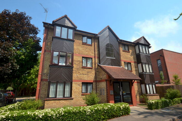 1 Bedroom Flat To Rent In Waterside Close, Barking, Essex, IG11