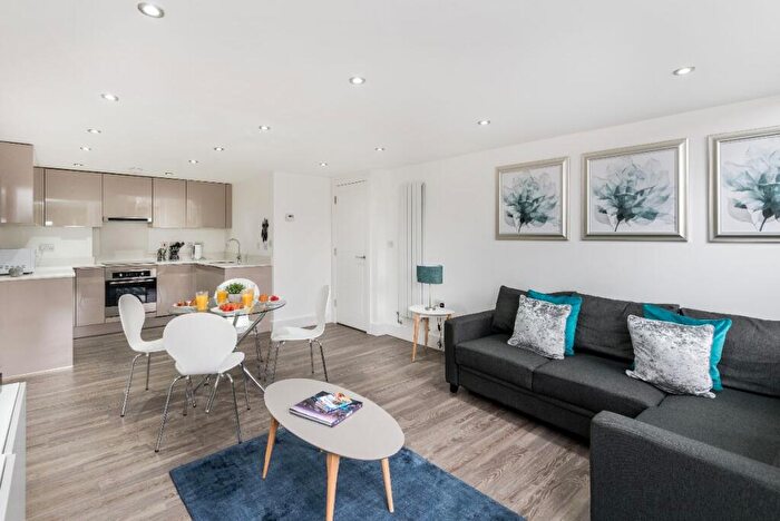 2 Bedroom Apartment To Rent In Portway, Stratford, E15