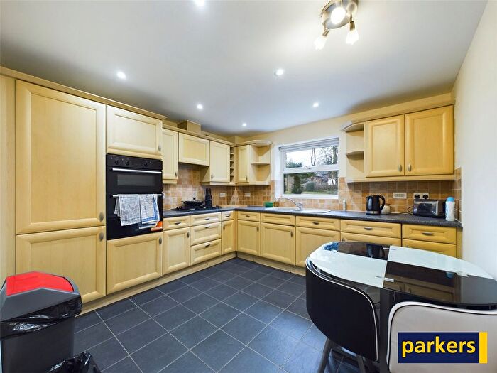 2 Bedroom Flat For Sale In Carmelite Drive, Reading, Berkshire, RG30