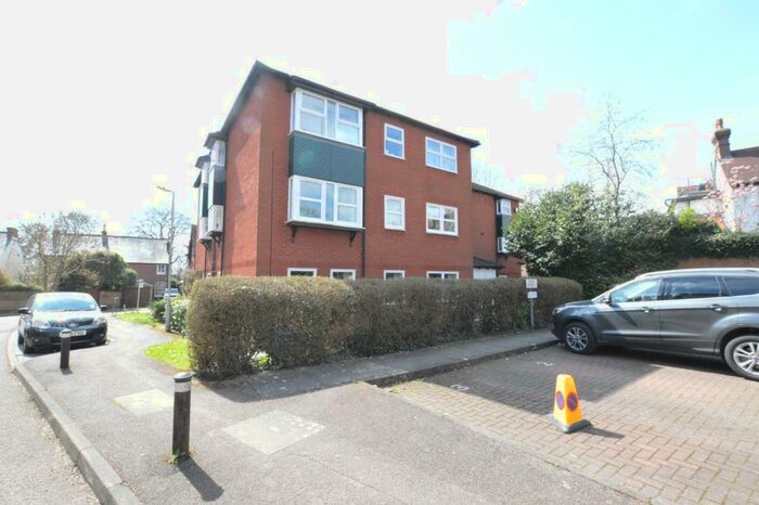 2 Bedroom Flat To Rent In Lime Tree Place, St Albans, AL1