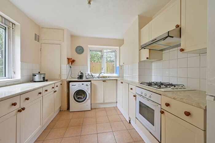 4 Bedroom Flat For Sale In Swanton Gardens, Southfields, London, SW19