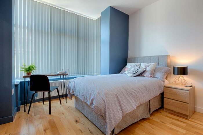 7 Bedroom House Of Multiple Occupation To Rent In Bolton Road, Bury, BL8