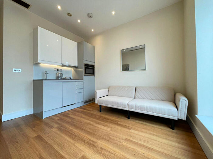 1 Bedroom Flat For Sale In Atria House, Bath Road, Slough, SL1