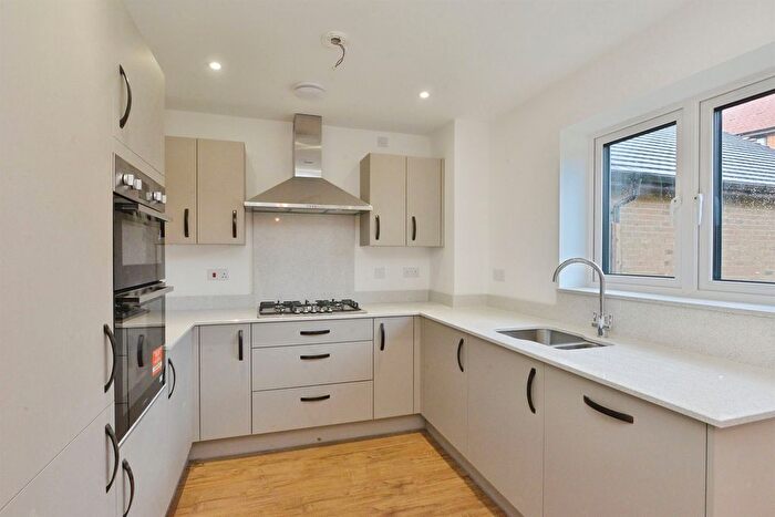 5 Bedroom Detached House For Sale In Jersey Way, Whitehouse Park, Milton Keynes, MK8