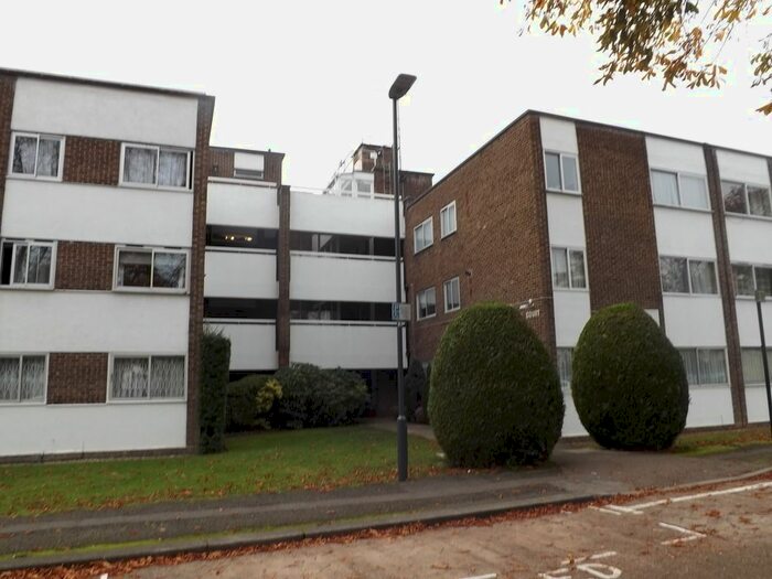 2 Bedroom Flat To Rent In Stonegrove, Edgware HA8