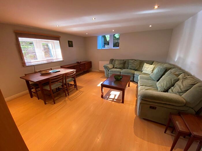 2 Bedroom Apartment To Rent In Kirkstall Lane, Leeds, LS6