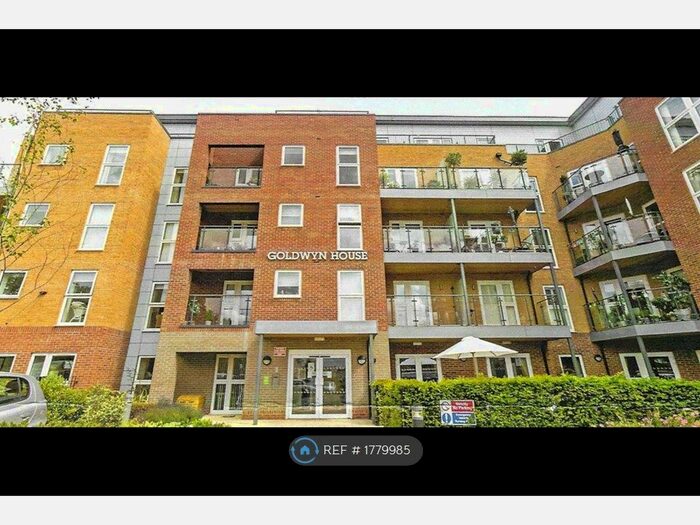 2 Bedroom Flat To Rent In Goldwyn House, Borehamwood, WD6