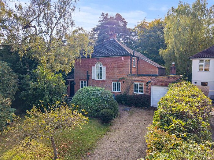 4 Bedroom Detached House For Sale In Woodlands Close, Ascot, SL5