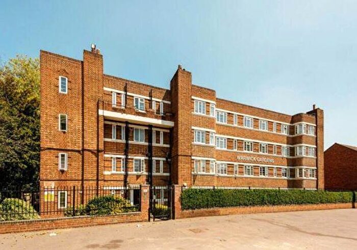 2 Bedroom Flat For Sale In Warwick Gardens, London Road, Thornton Heath, Surrey, CR7