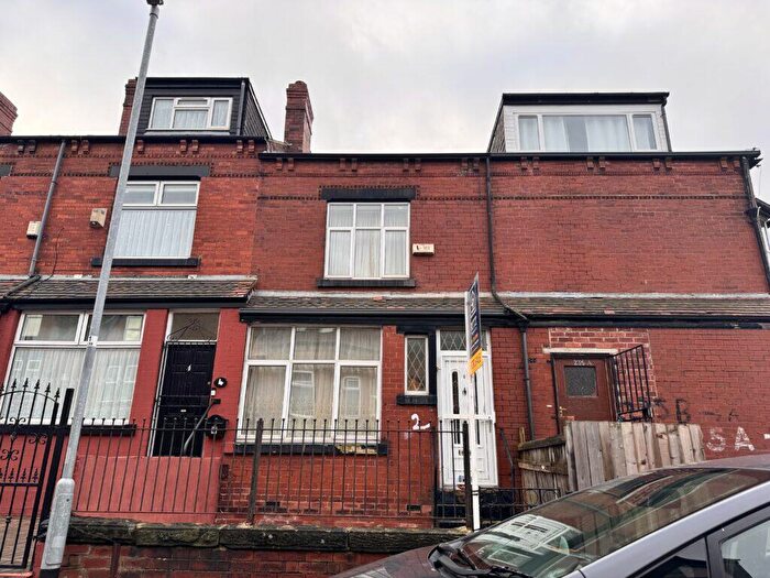 4 Bedroom Terraced House For Sale In Sandhurst Grove, Leeds, LS8