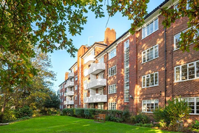 2 Bedroom Flat To Rent In Courtlands, Sheen Road, Richmond, TW10