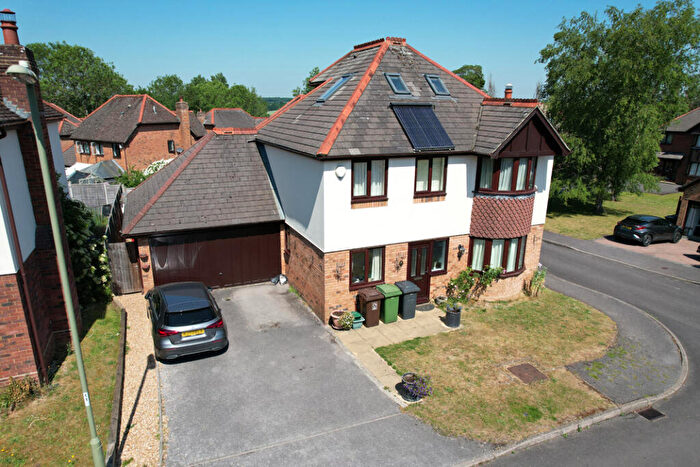 4 Bedroom Detached House For Sale In Two Gate Meadow, Overton, RG25