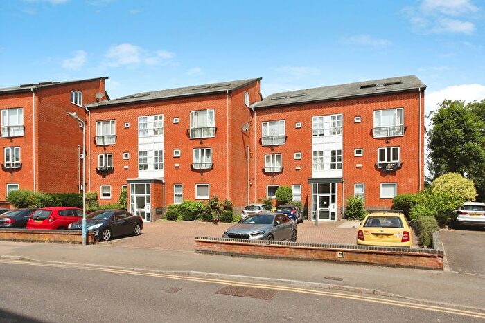 3 Bedroom Flat For Sale In Avebury Avenue, Tonbridge, Kent, TN9