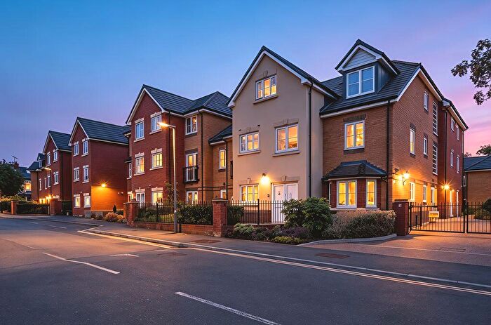 1 Bedroom Flat For Sale In Churchfield Road, Walton-On-Thames, KT12