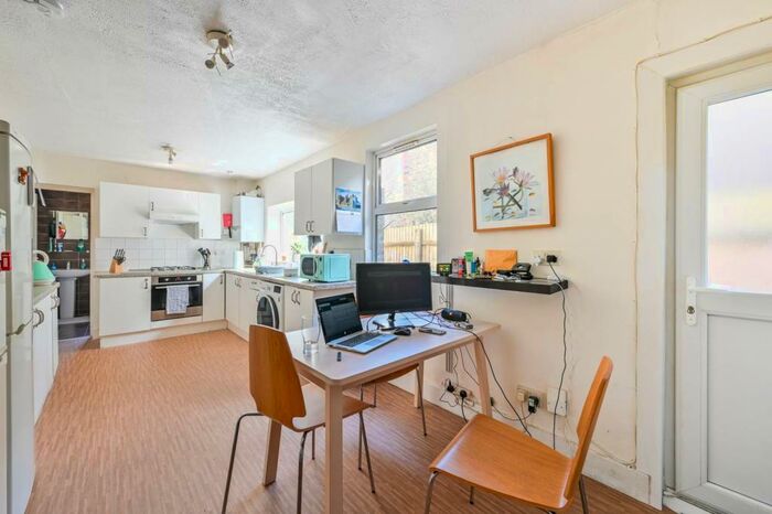 4 Bedroom House To Rent In Wlliams Grove, Wood Green, London, N22