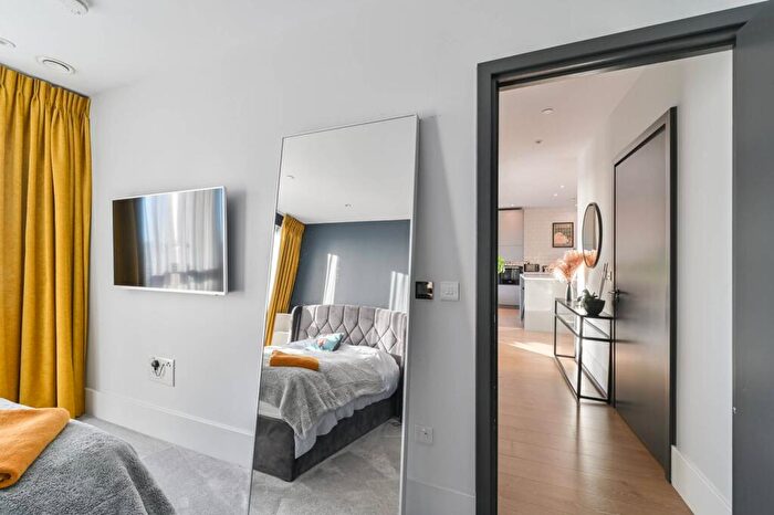 2 Bedroom Flat For Sale In High Street, Central Croydon, Croydon, CR0