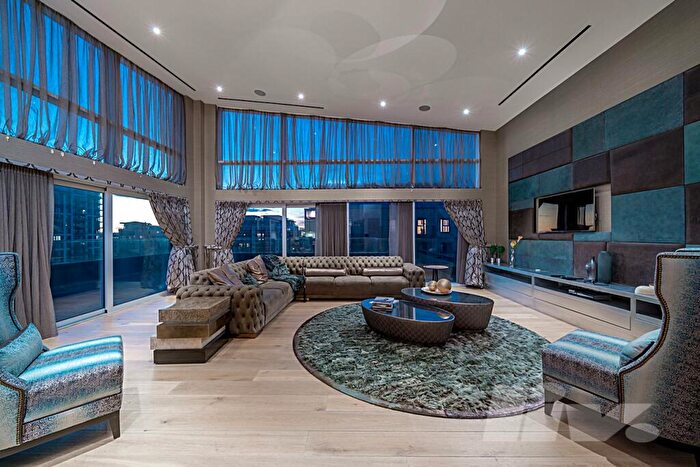 5 Bedroom Penthouse To Rent In Empire House, East Drive, Beaufort Park, NW9