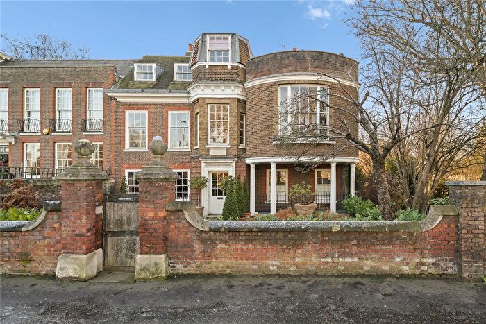 4 Bedroom Semi Detached House For Sale In Hampton Court Road, East Molesey, KT8