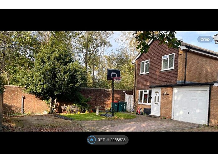 3 Bedroom Detached House To Rent In St. Hildas Close, Crawley, RH10