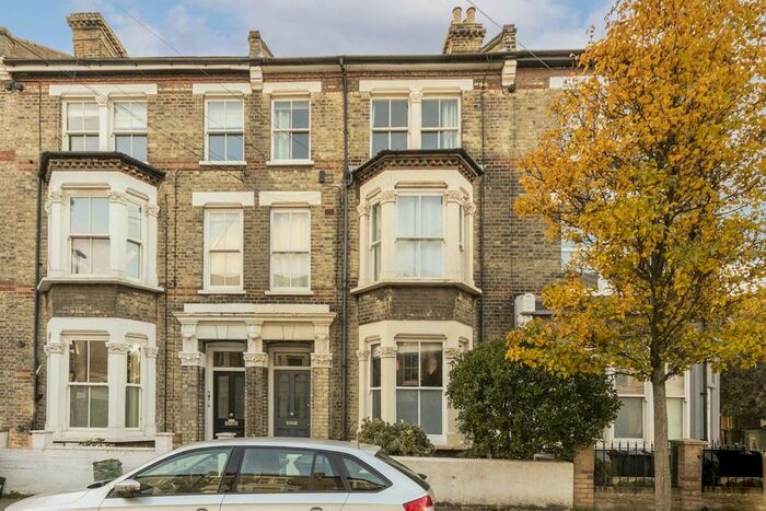 2 Bedroom Flat To Rent In Sandmere Road, London, SW4