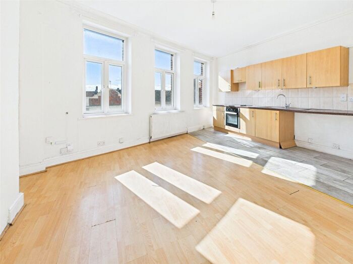 3 Bedroom Maisonette To Rent In York Street, Twickenham, TW1