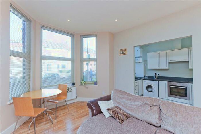 1 Bedroom Flat To Rent In Skardu Road, Cricklewood, NW2