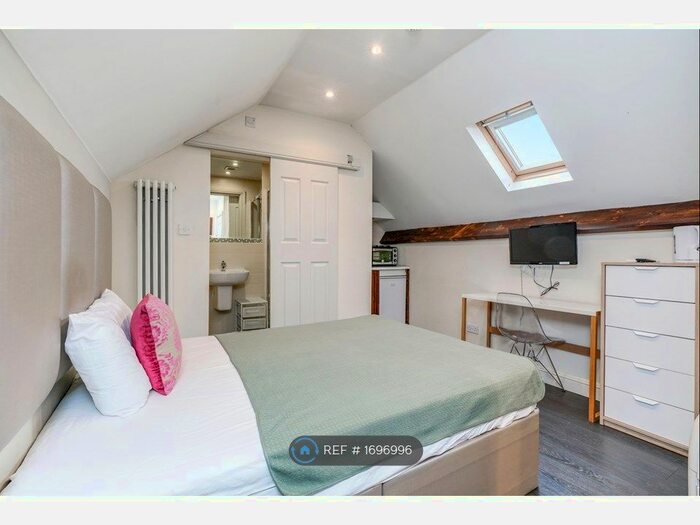 Studio To Rent In Finchley Road, London, NW3