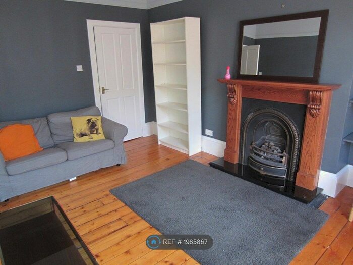 2 Bedroom Flat To Rent In Albert Avenue, Glasgow, G42