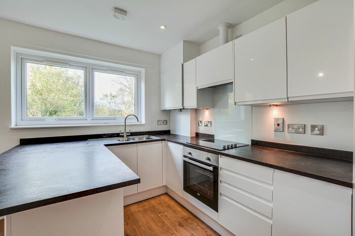 2 Bedroom Flat To Rent In Kirk Beston Close, Cross Heath Grove, Leeds LS11