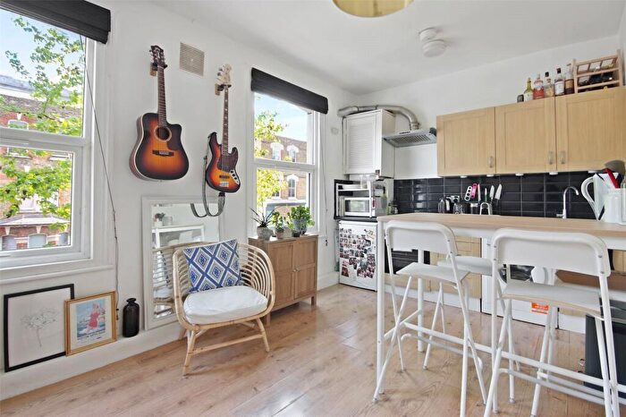 2 Bedroom Apartment To Rent In Chatsworth Road, London, E5