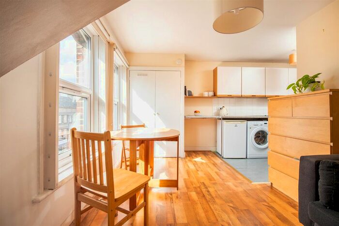 1 Bedroom Flat To Rent In Gleneldon Mews, London, SW16