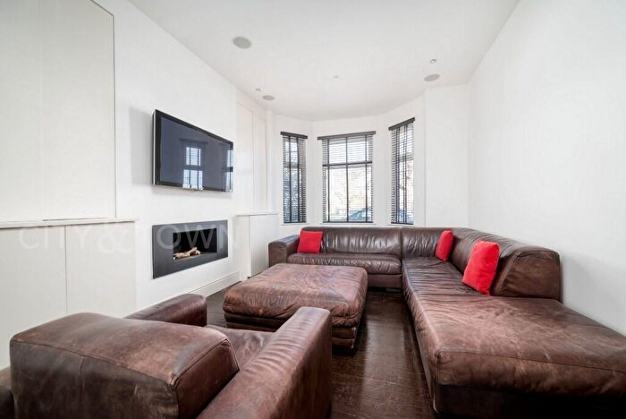 4 Bedroom House To Rent In Plumstead Common Road, London, SE18