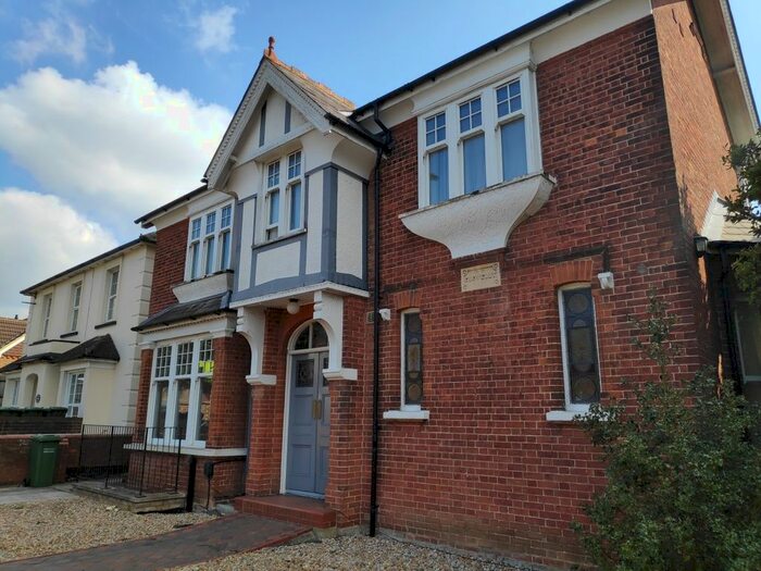 1 Bedroom Flat To Rent In Brighton Road, Redhill, RH1