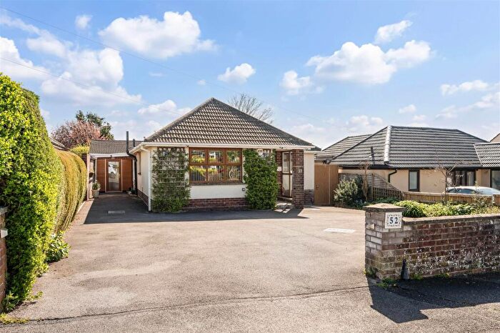 3 Bedroom Detached Bungalow For Sale In North Road, Horndean, PO8