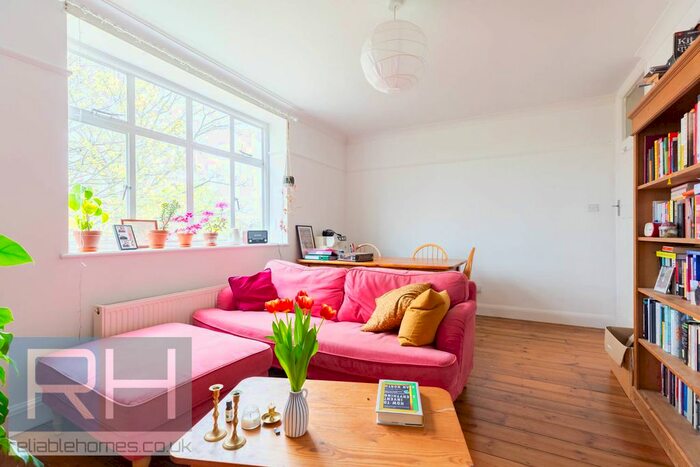 1 Bedroom Flat To Rent In Haslemere Road, Crouch End, London, N8