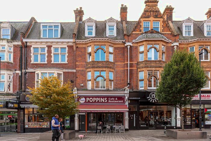 1 Bedroom Flat To Rent In Station Road, Redhill, RH1