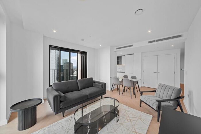 2 Bedroom Apartment To Rent In One Thames Quay, Marsh Wall, E14