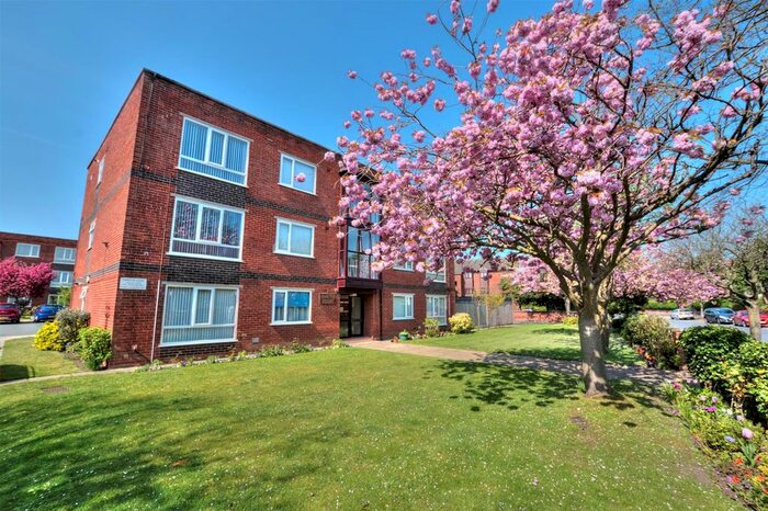 2 Bedroom Flat To Rent In Hamilton Court, Merrilocks Road, Blundellsands, L23
