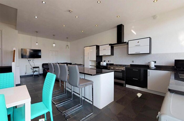 6 Bedroom Terraced House To Rent In College Avenue, Plymouth, Devon, PL4