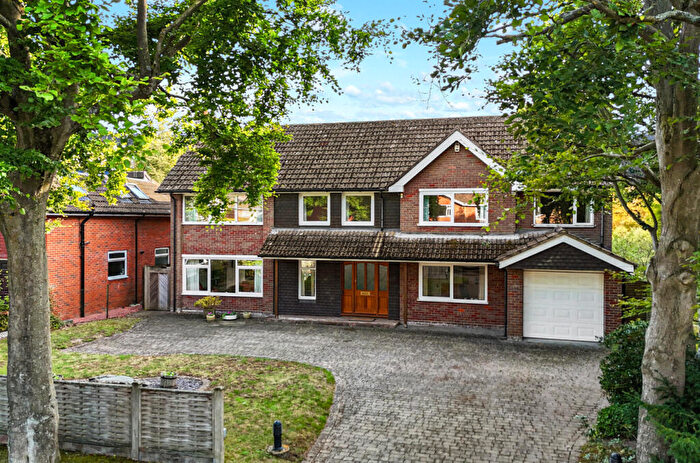 5 Bedroom Detached House For Sale In The Avenue, Dunstable, Bedfordshire, LU6