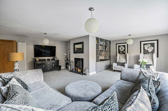 4 Bedroom Detached House For Sale In Green Curve, Banstead, SM7
