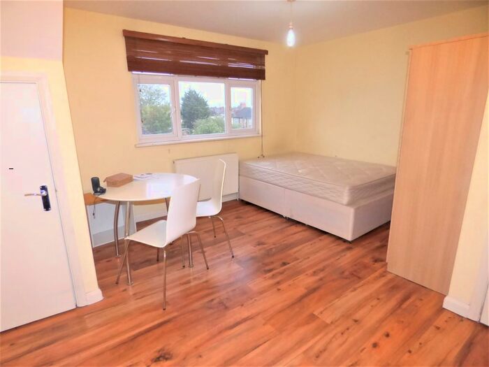 Studio To Rent In Barkingside High Street, Barkingside, IG6