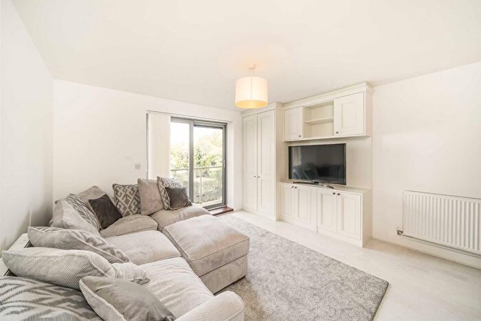 2 Bedroom Flat To Rent In St. Georges Grove, London, SW17