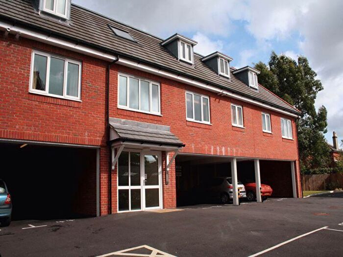 1 Bedroom Flat To Rent In Station Road, Park Gate, SO31