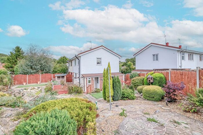 3 Bedroom Semi-Detached House For Sale In Myrtle Avenue, Redditch, B98