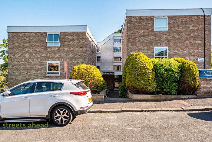 2 Bedroom Apartment To Rent In Homelands Drive, London, SE19