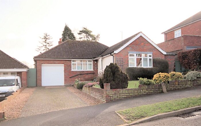 3 Bedroom Detached Bungalow For Sale In Manor Road, Toddington, Dunstable, LU5