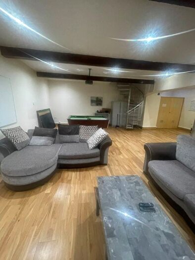 3 Bedroom Flat To Rent In Broad Street, Bradford, BD1