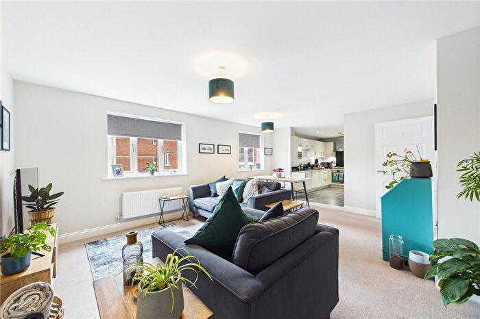 2 Bedroom Apartment For Sale In Fullbrook Avenue, Spencers Wood, Reading, Berkshire, RG7