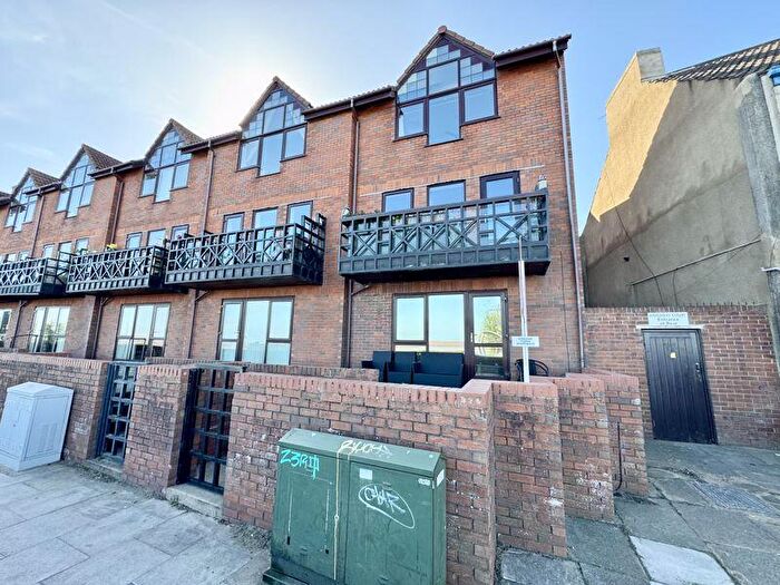 1 Bedroom Flat For Sale In Kingsway Court, Cleethorpes, DN35